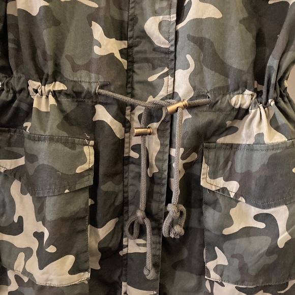 Bloomingdale's AQUA Camouflage Hooded Anorak/Style 17404/Sz L/NEW/REDUCED PRICE! - Picture 4 of 5